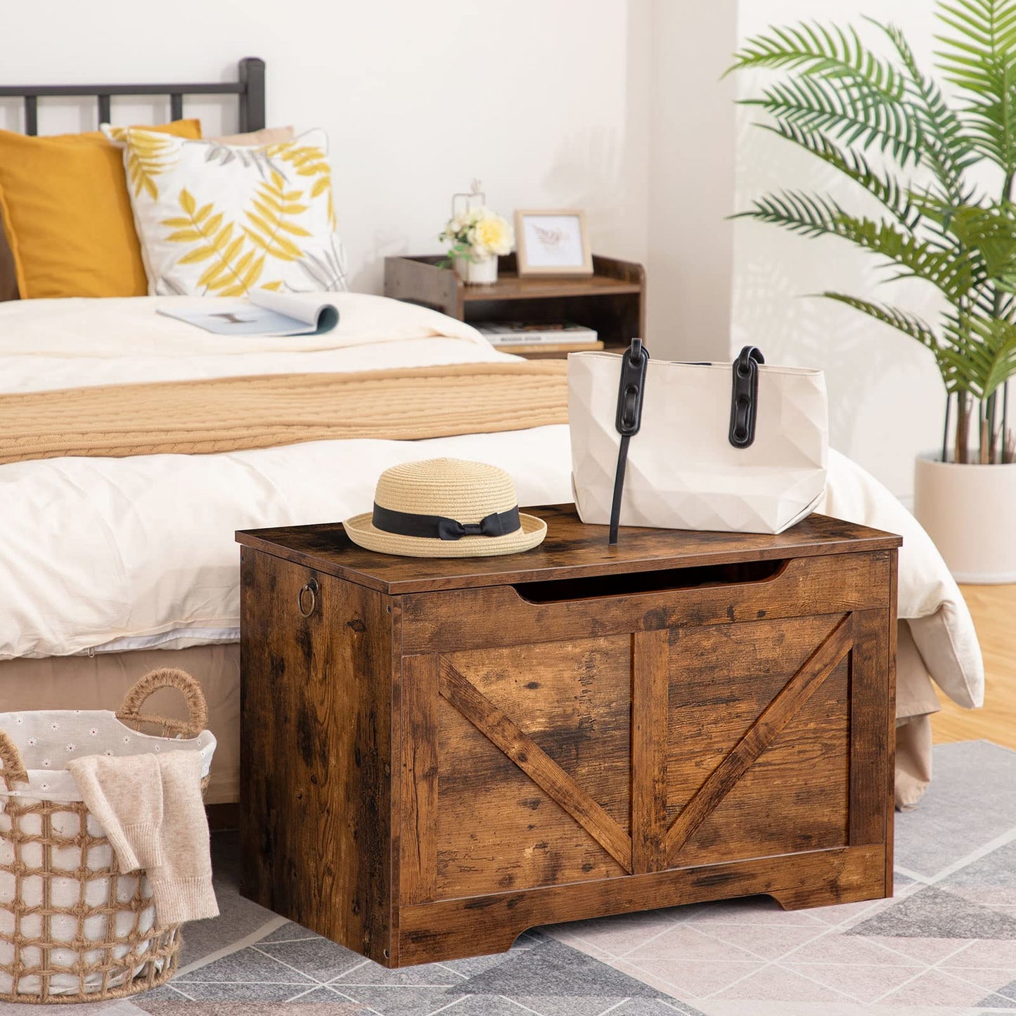 HOOBRO Storage Bench, 29.5” Retro Wooden Storage Chest with U-Shaped Cut-Out Pull, Safety Hinge, Supports 220 lb and Easy Assembly for Toy Box Organizer (Rustic Brown) BF77CW01
