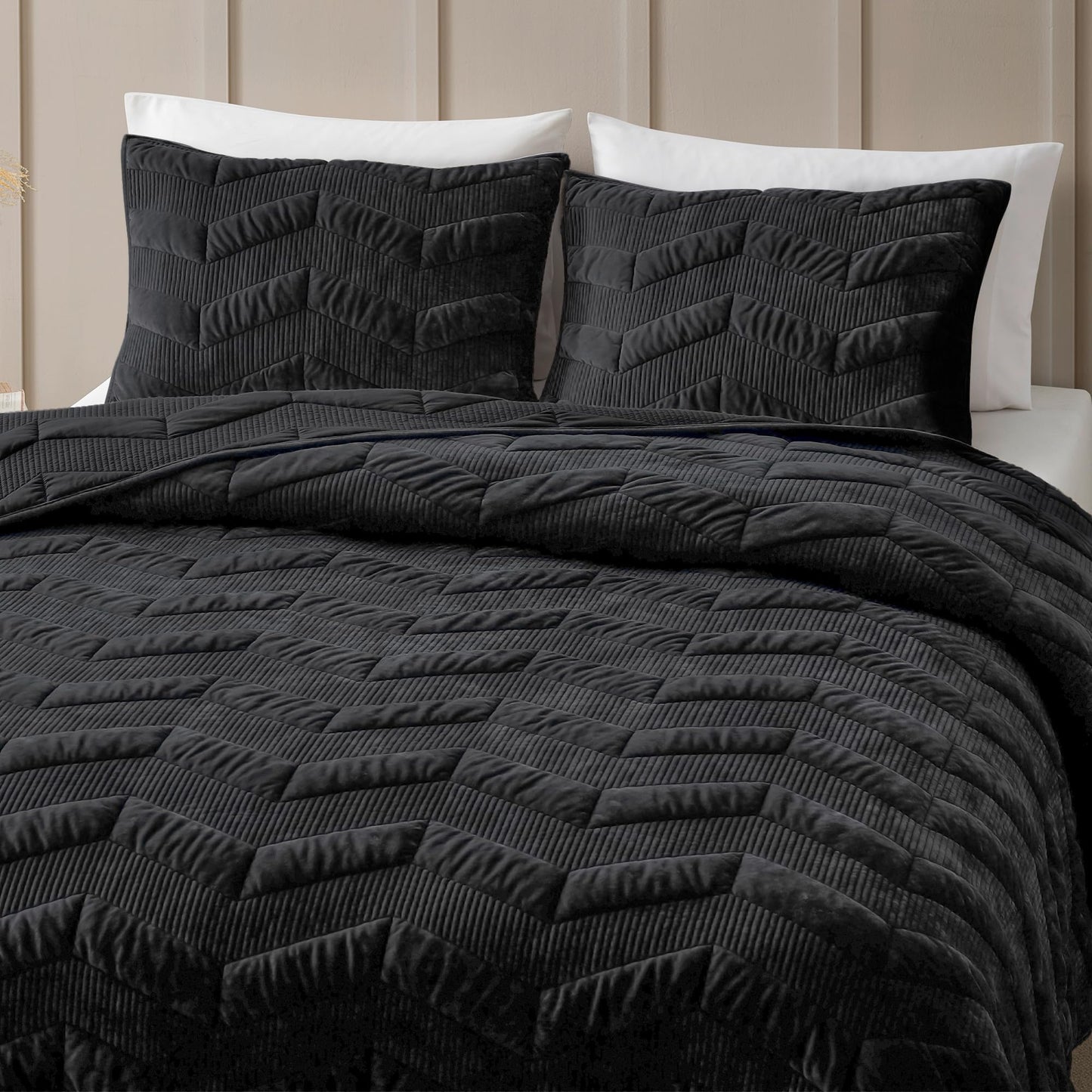 SHALALA Velvet Quilt Set King Size,Ultra Soft Luxury Lightweight Summer Velvet Comforter Set, Oversized Bedspread Coverlet with 2 Shams Geometries Pattern,for All Season(Black,King)