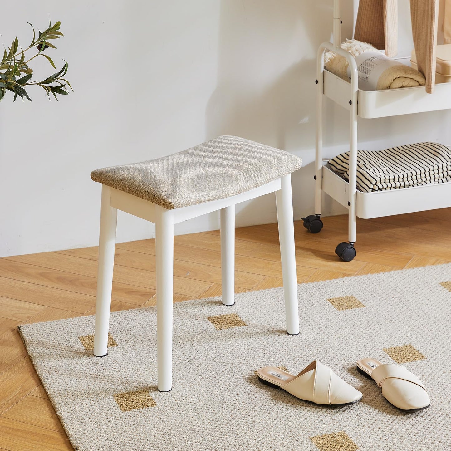 IBUYKE Saddle Cushion Vanity Stool Chair, Foot Rest Stool with Solid Wood Legs, Modern Vanity Bench Ottoman for Piano, Upholstered Seat for Bedroom, Entryway, White Legs&Light Linen WBD007WY