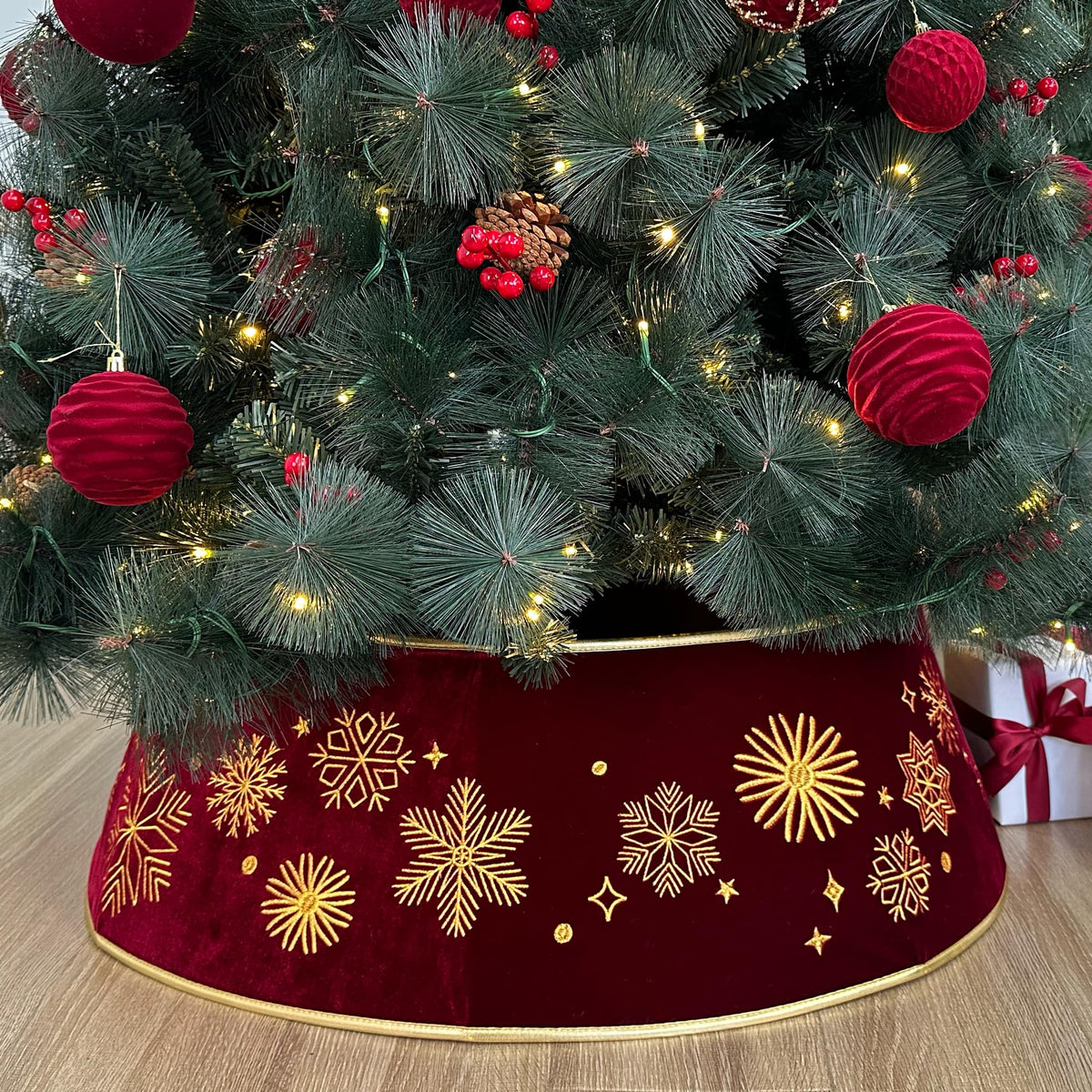 Starry Dynamo 28-Inch Velvet Burgundy Christmas Tree Collar with Embroidered Snowflakes, Foldable Tree Ring Base Cover for 5–7 ft Trees