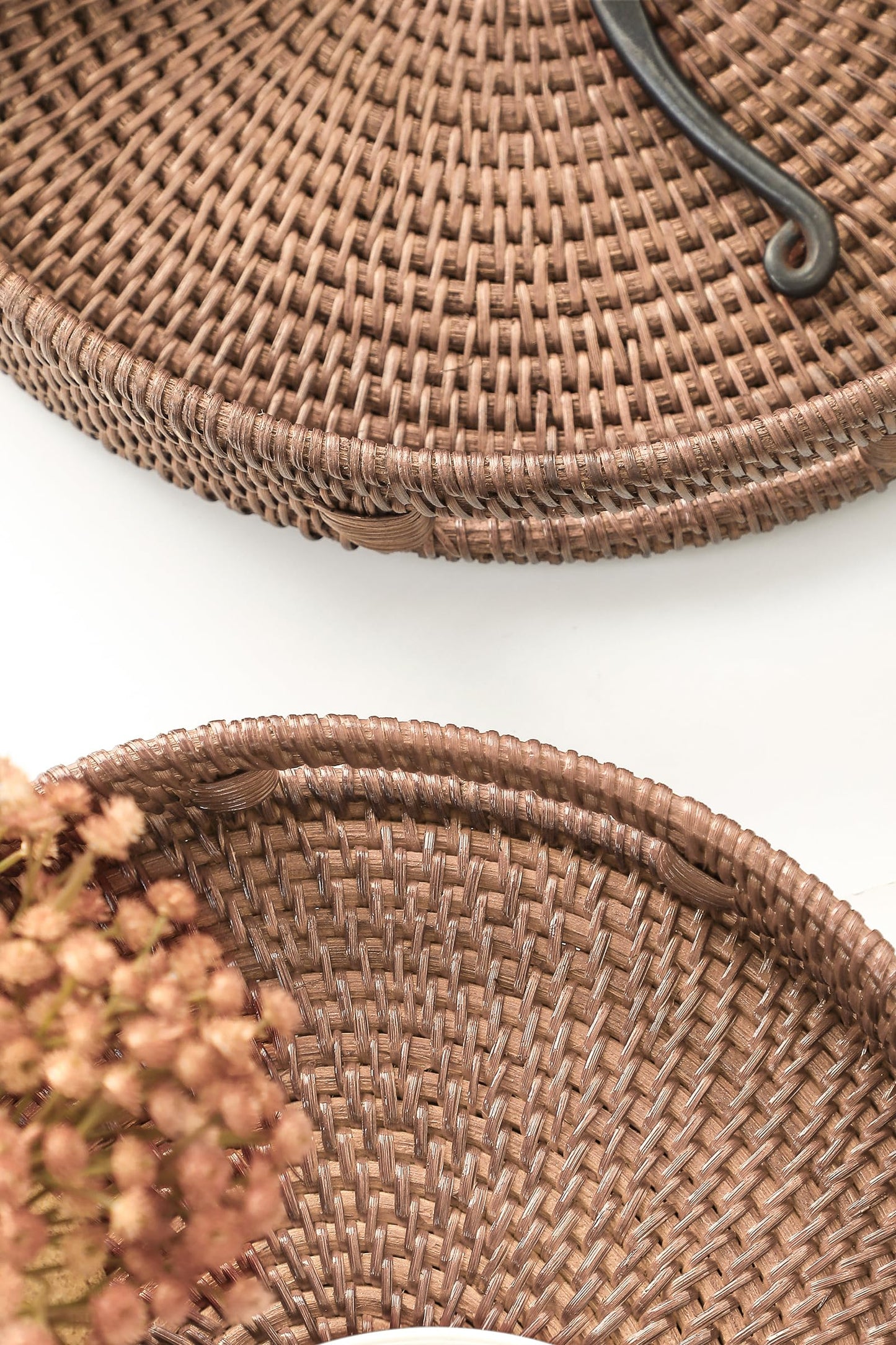 HITOMEN 11.8" Hand-Woven Round Rattan Serving Tray Decorative Wicker Trays with Handles for Coffee Table (Warm Brown-M)