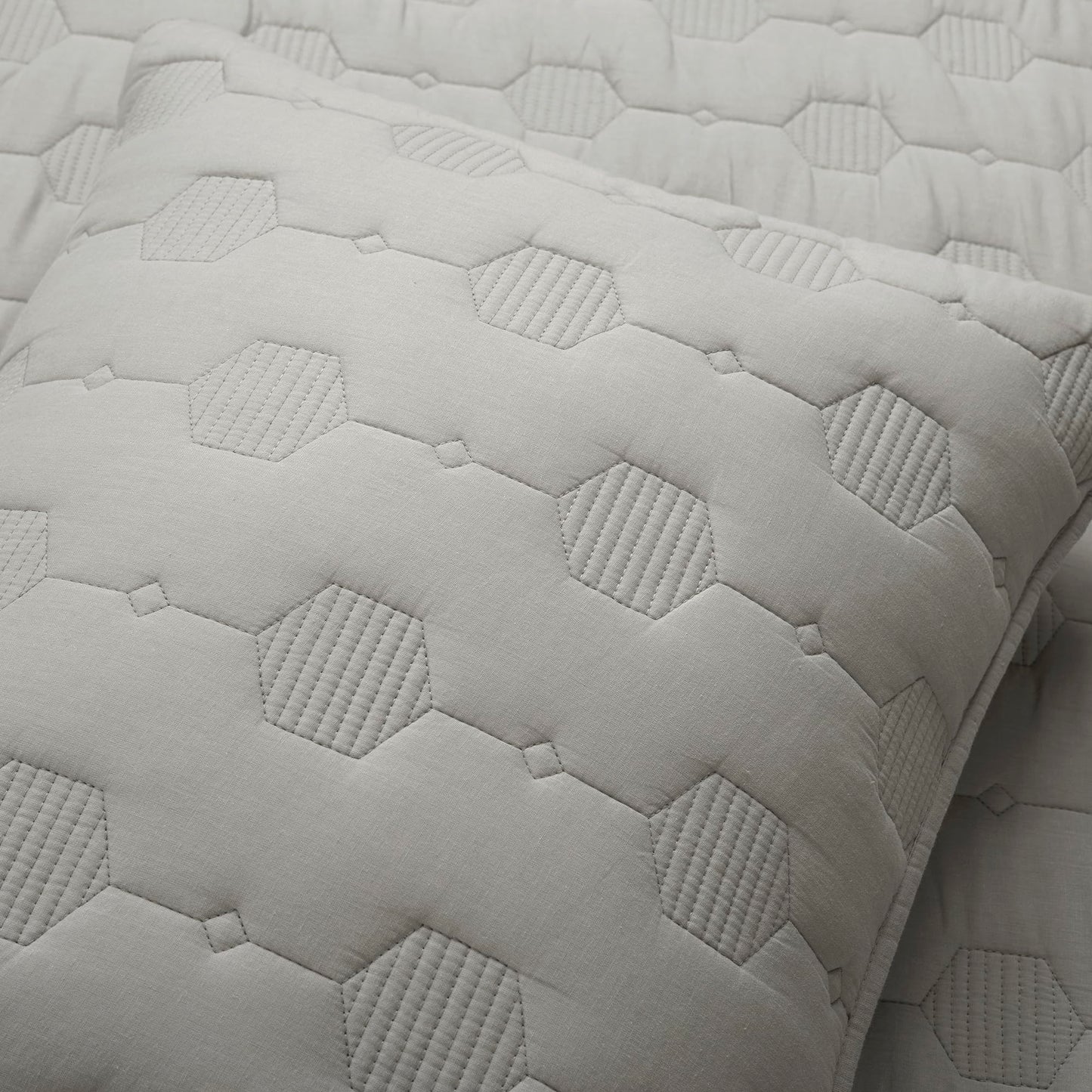 Lush Decor Hexagon Honeycomb Embroidered Textured Cotton Quilt Gray 3 Piece Set King/California King - Soft Lightweight Modern 3 Piece Bedding Set
