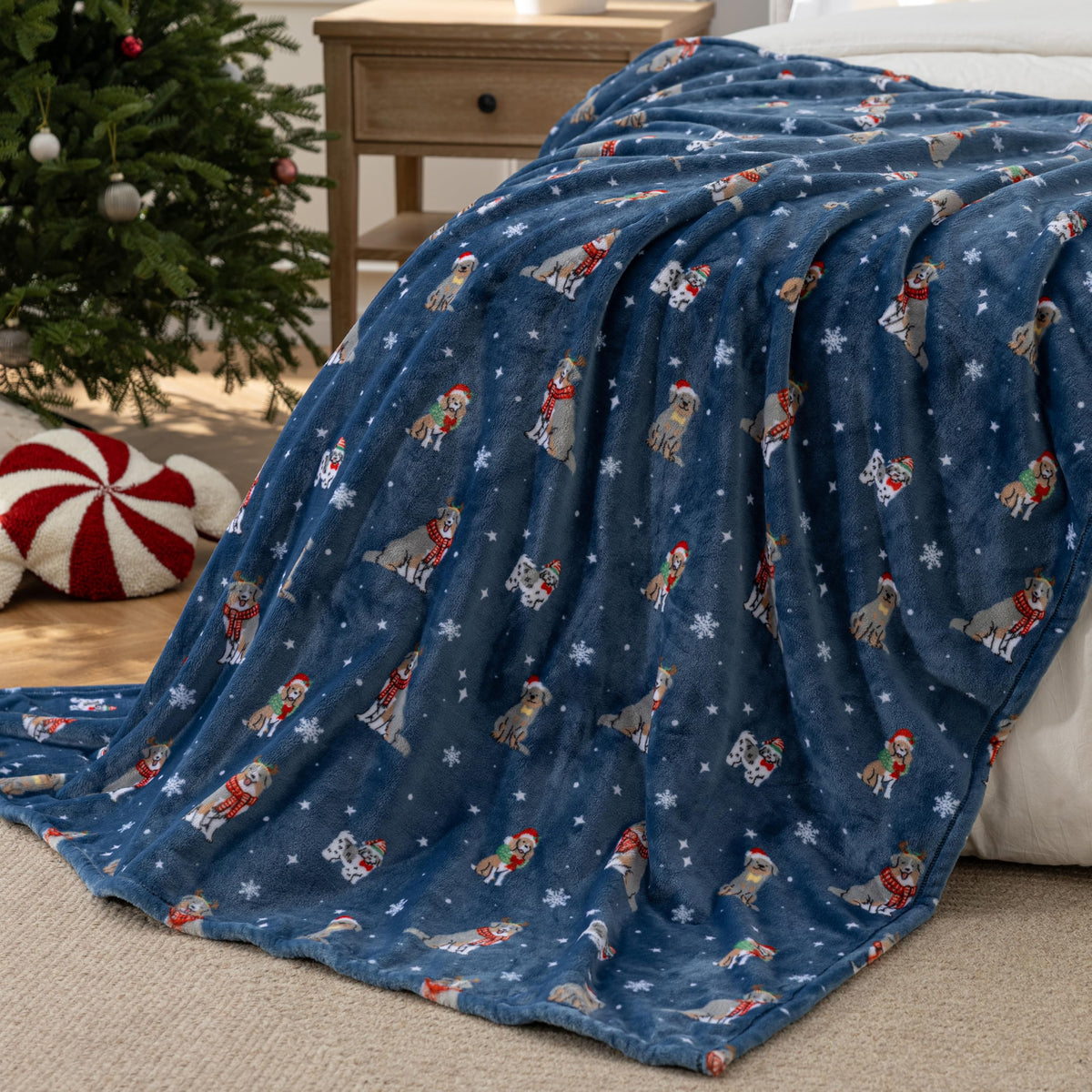 Sushing Christmas Printed Fleece Throw, Soft Plush Warm Festive, Cozy Couch Decor, 60"× 70", Fun Dogs