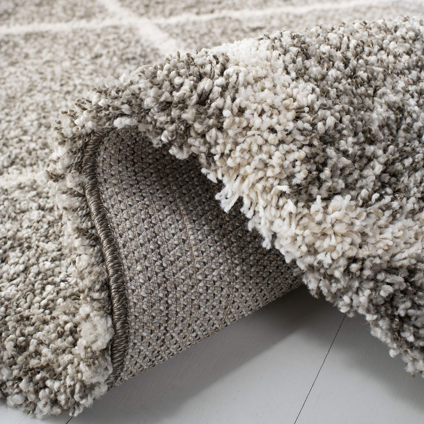 SAFAVIEH Hudson Shag Collection Runner Rug - 2'3" x 6', Grey & Ivory, Modern Trellis Design, Non-Shedding & Easy Care, 2-inch Thick Ideal for High Traffic Areas in Living Room, Bedroom (SGH281B)