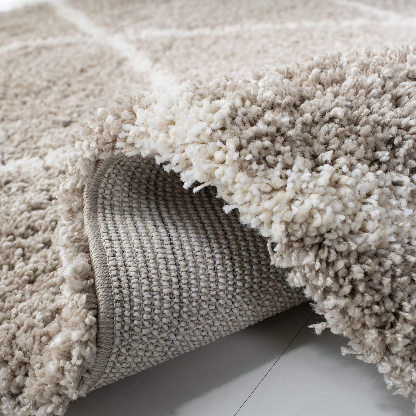 SAFAVIEH Hudson Shag Collection Runner Rug - 2'3" x 6', Beige & Ivory, Modern Trellis Design, Non-Shedding & Easy Care, 2-inch Thick Ideal for High Traffic Areas in Living Room, Bedroom (SGH281S)