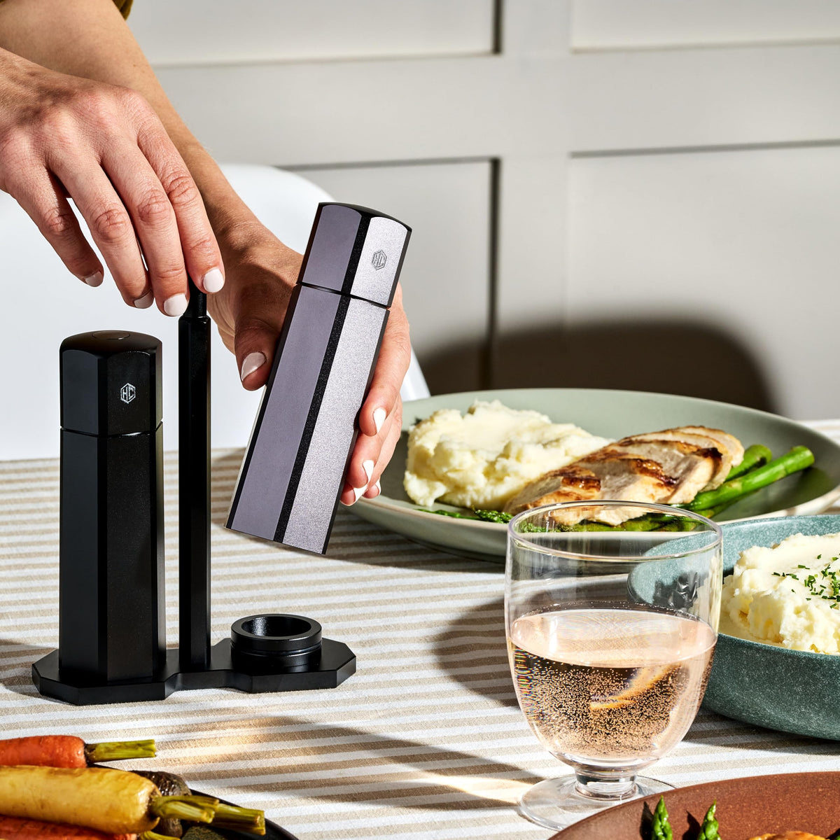 HexClad HexMill Tabletop Salt and Pepper Grinder Set with Stand, 10 Adjustable Grind Settings, High-Efficiency Burr, Solid Milled Aluminum Build, Easy-Fill Cap, Convenient 5.25" Size for Tabletop Use