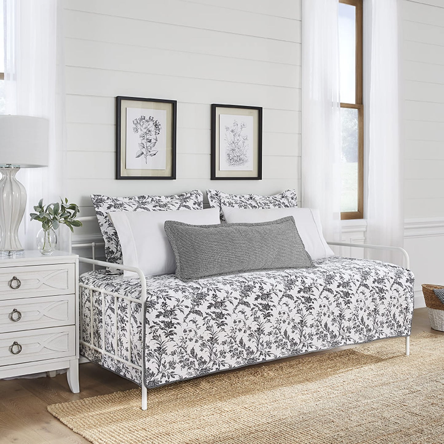 Laura Ashley Home - Daybed Set, Lightweight Bedding with Matching Shams & Pillow Cover, Home Decor for All Seasons (Amberley Black, Daybed)