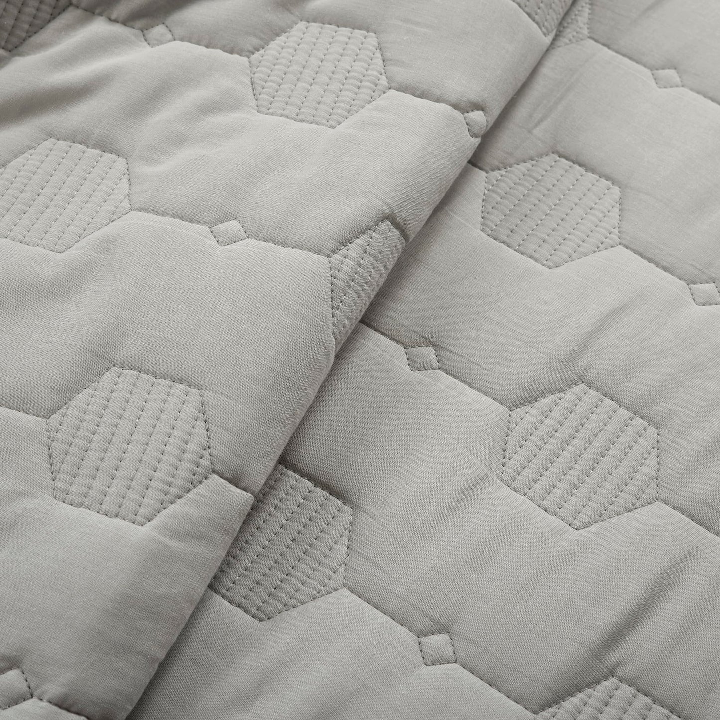 Lush Decor Hexagon Honeycomb Embroidered Textured Cotton Quilt Gray 3 Piece Set King/California King - Soft Lightweight Modern 3 Piece Bedding Set