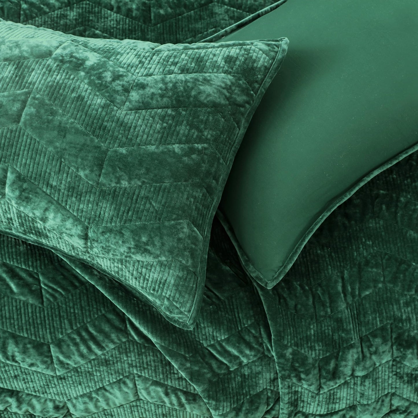 SHALALA Luxury Velvet Quilt Set Queen Size,Ultra Soft Lightweight Summer Velvet Comforter Set, Oversized Bedspread Coverlet with 2 Shams Geometries Pattern,for All Season(Forest Green,Queen)