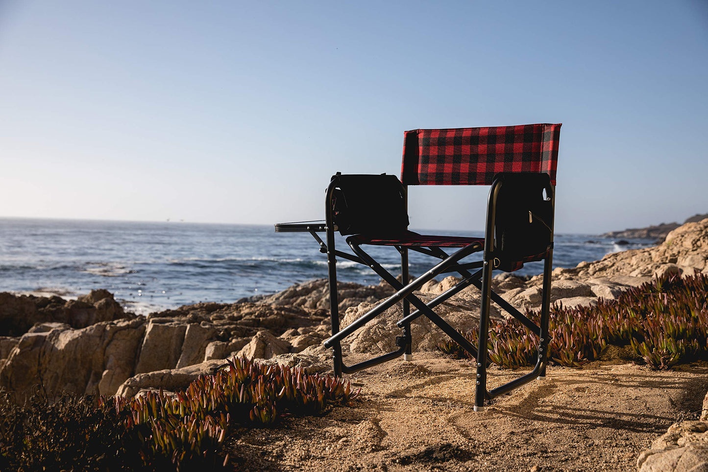 PICNIC TIME Outdoor Directors Chair with Side Table, 300 lb Capacity Folding Outdoor Beach Chair for Adults with Foldaway Backpack Straps, Armrest Caddy, and Umbrella Loop (Buffalo Plaid Pattern)