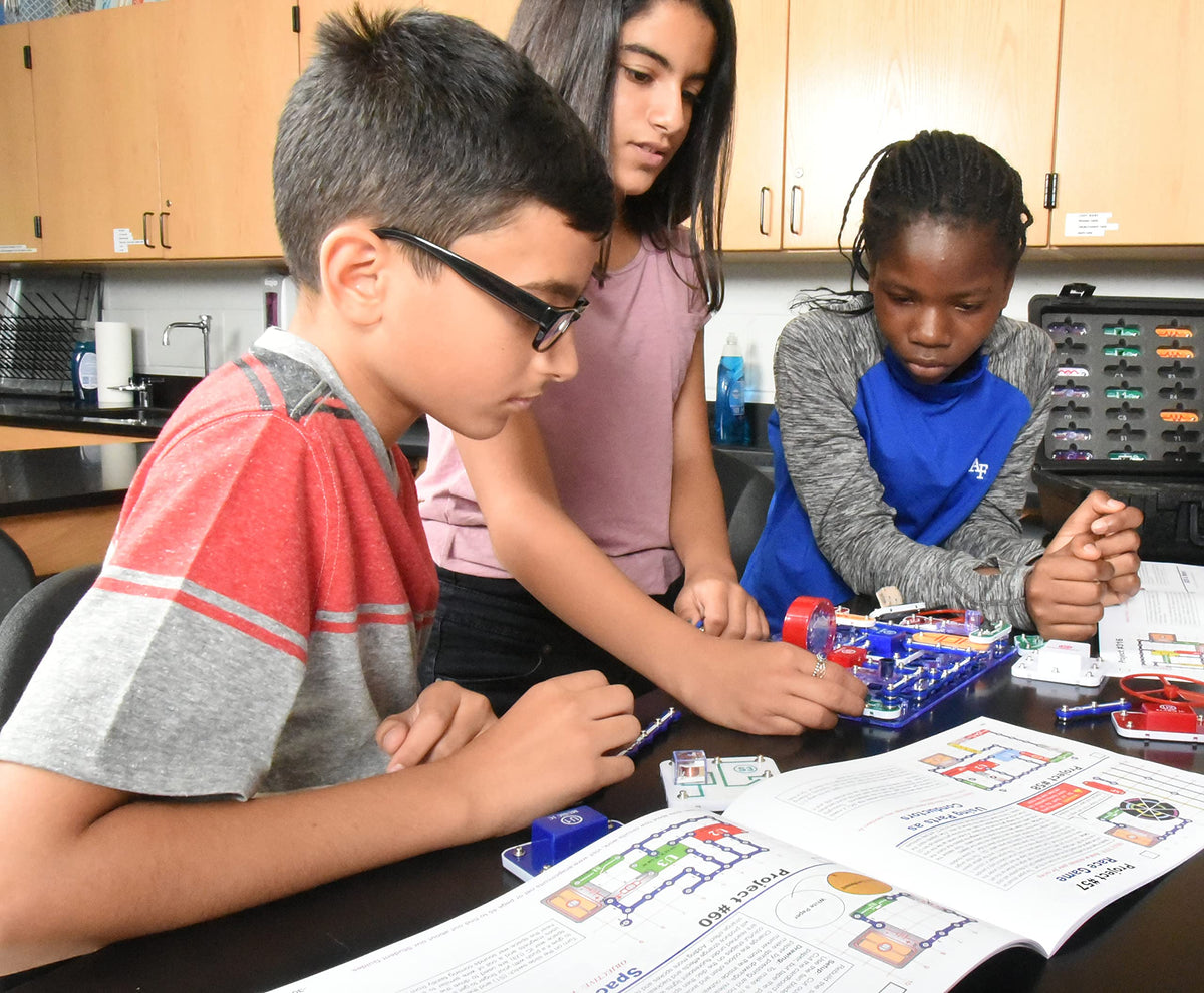 Snap Circuits Extreme SC-750R Electronics Exploration Kit + Student Training Program with Student Study Guide | Perfect for STEM Curriculum