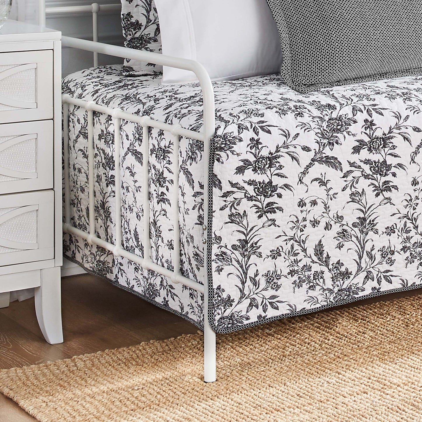 Laura Ashley Home - Daybed Set, Lightweight Bedding with Matching Shams & Pillow Cover, Home Decor for All Seasons (Amberley Black, Daybed)