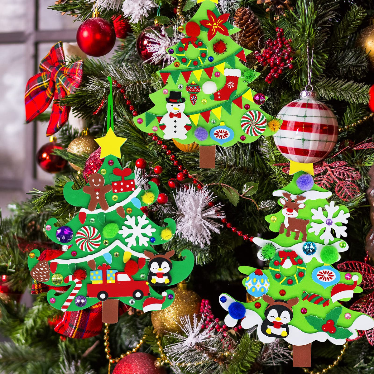 Winlyn 24 Sets Christmas Tree Ornaments Decorations Art Sets DIY Christmas Craft Kits Pine Tree Snowman Snowflake Penguin Foam Stickers Arts and Crafts for Kids Party Favors Home Classroom Activities