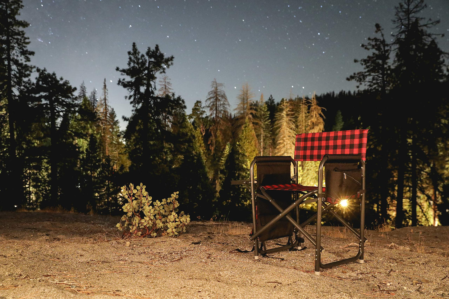 PICNIC TIME Outdoor Directors Chair with Side Table, 300 lb Capacity Folding Outdoor Beach Chair for Adults with Foldaway Backpack Straps, Armrest Caddy, and Umbrella Loop (Buffalo Plaid Pattern)