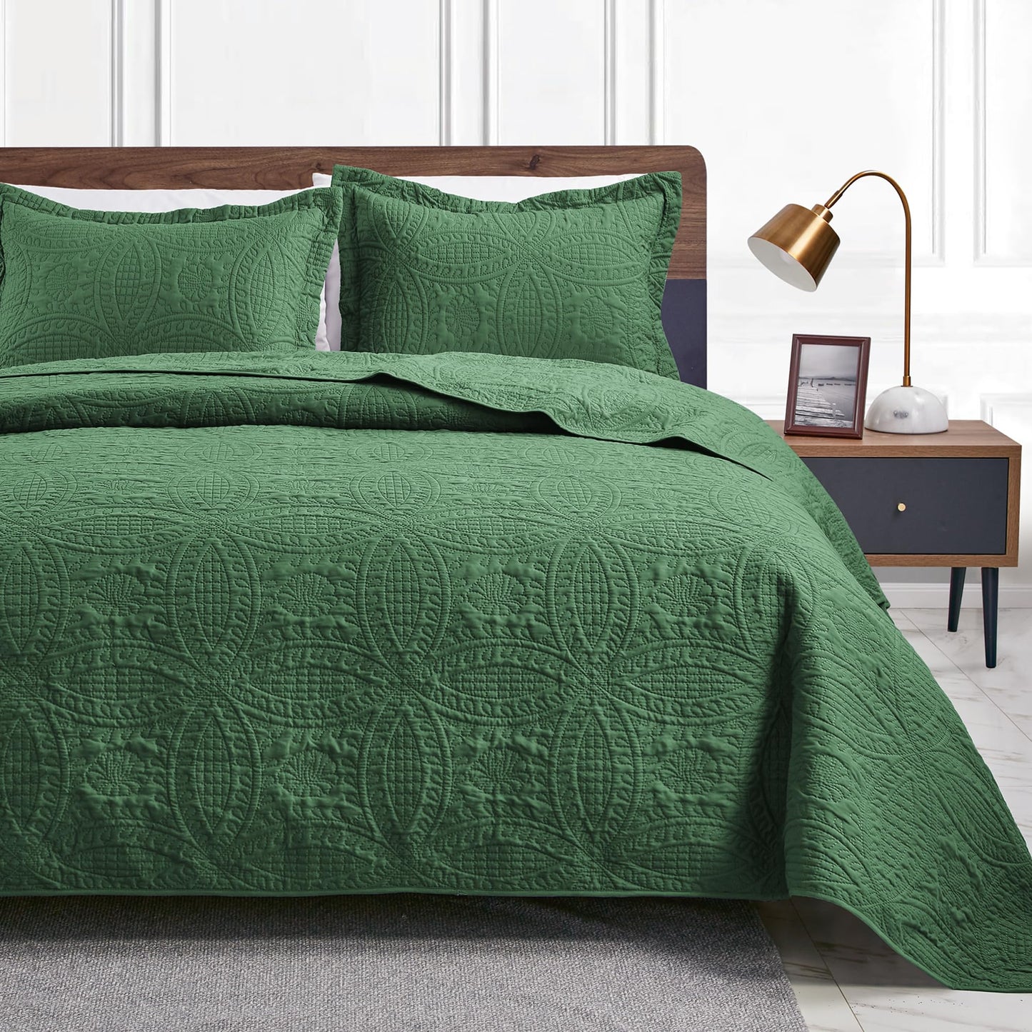 Love's cabin Quilts for Queen Bed Dark Green Bedspreads - Soft Bed Summer Lightweight Bedspread Comforter - Modern Style Coin Pattern Coverlet for All Season - 3 Pieces (1 Quilt, 2 Pillow Shams)