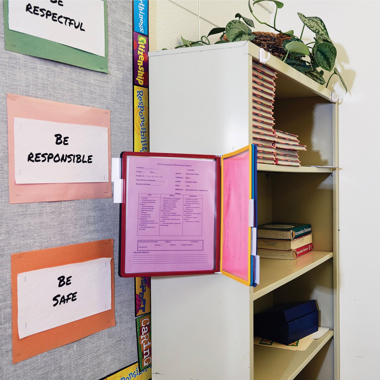 Durable Vario Wall Reference System, 5 Panels, Letter, Asst. Borders And Panels (Pack of 6)
