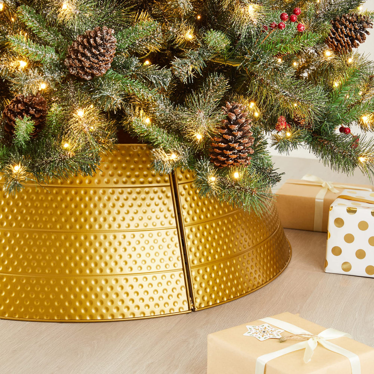 Glitzhome Adjustable Hammered Metal Christmas Tree Collar Decorations, 40.5" D, Gold, Large (GH31066)