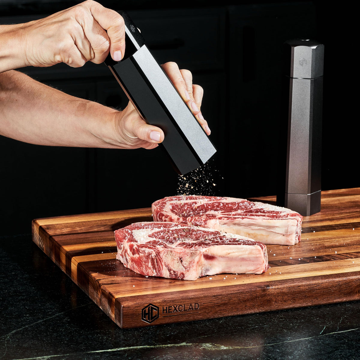 HexClad Salt and Pepper Mill Set with Adjustable Professional Grinders and No-Mess Caps