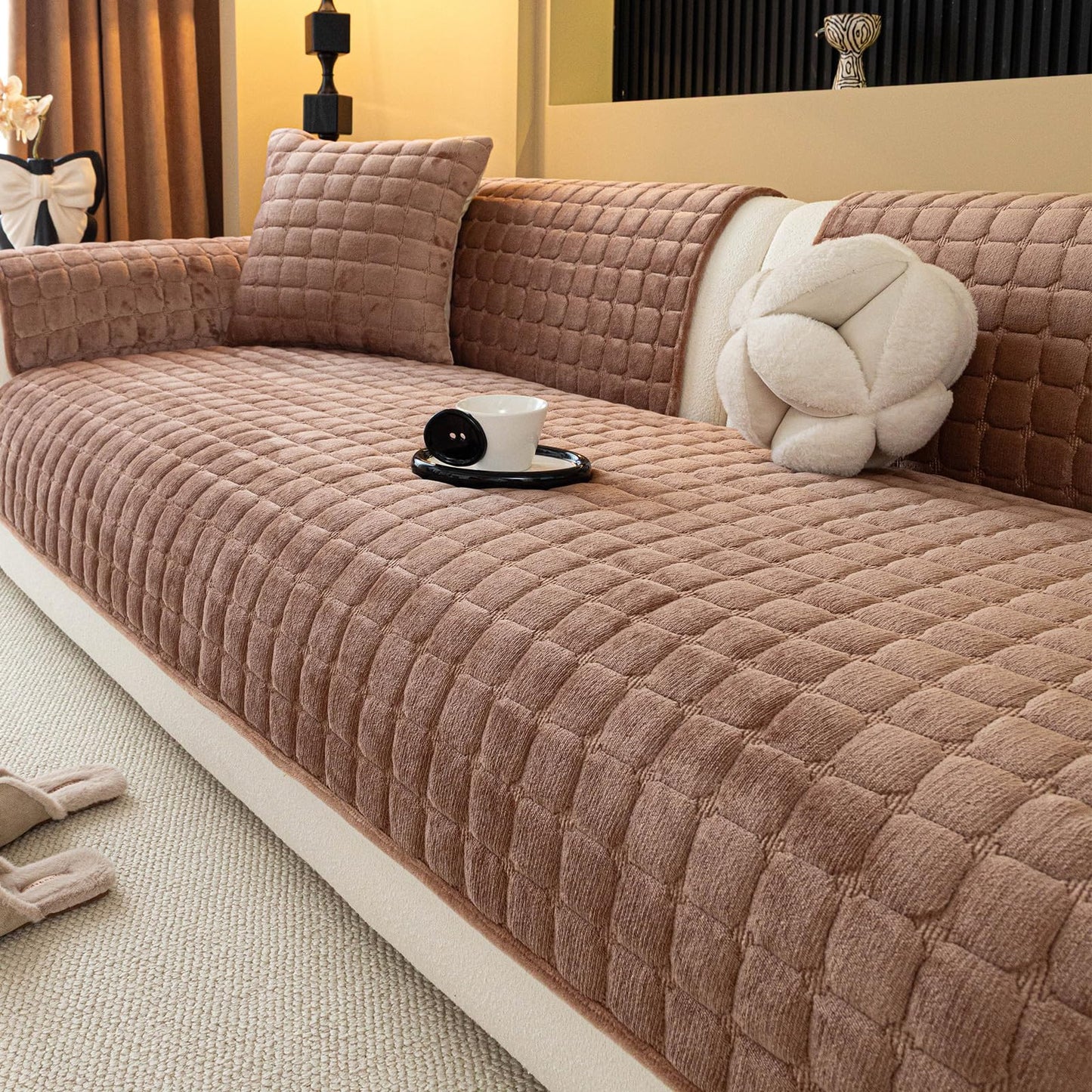 MDSASFD Velvet Couch Cover, Plush Sectional Sofa Cover Washable, Anti Slip Sofa Slipcover for 4 Cushions Sofas, Furniture Protector Covers for Pets & Kids(1PC, Dark Brown, 35.4"×94.5", 4-Seater)