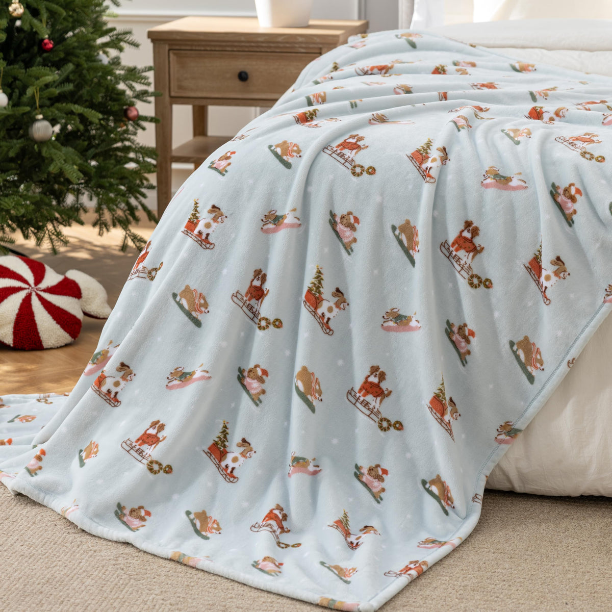 Sushing Christmas Printed Fleece Throw, Soft Plush Warm Festive, Cozy Couch Decor, 60"× 70", Skating Dogs