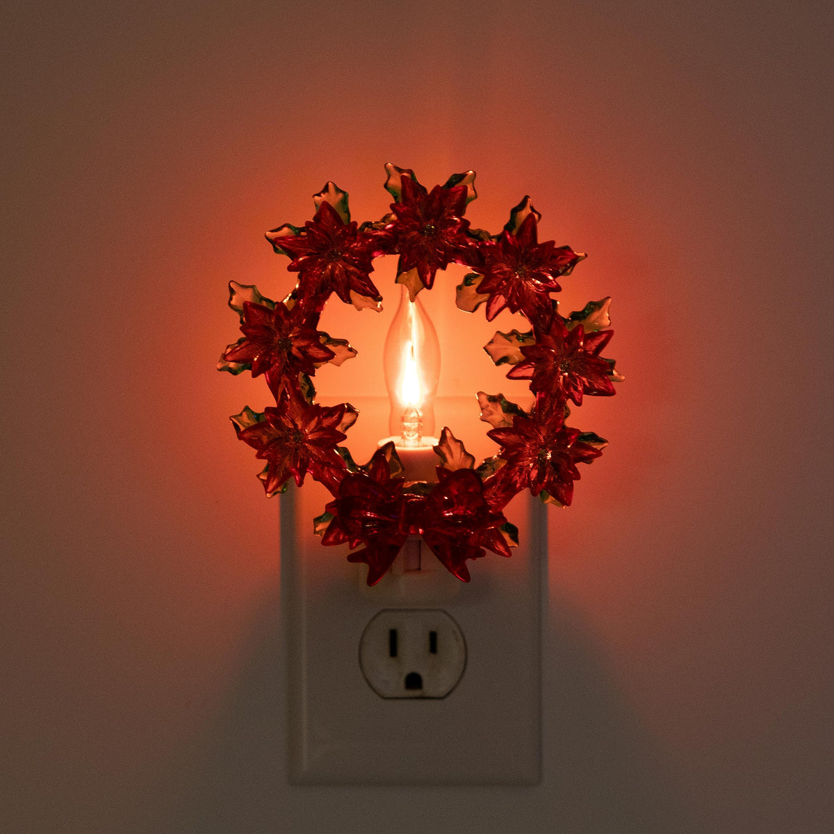 Creative Hobbies Holiday Wreath Night Light - Includes Rotational Socket with On/Off Switch