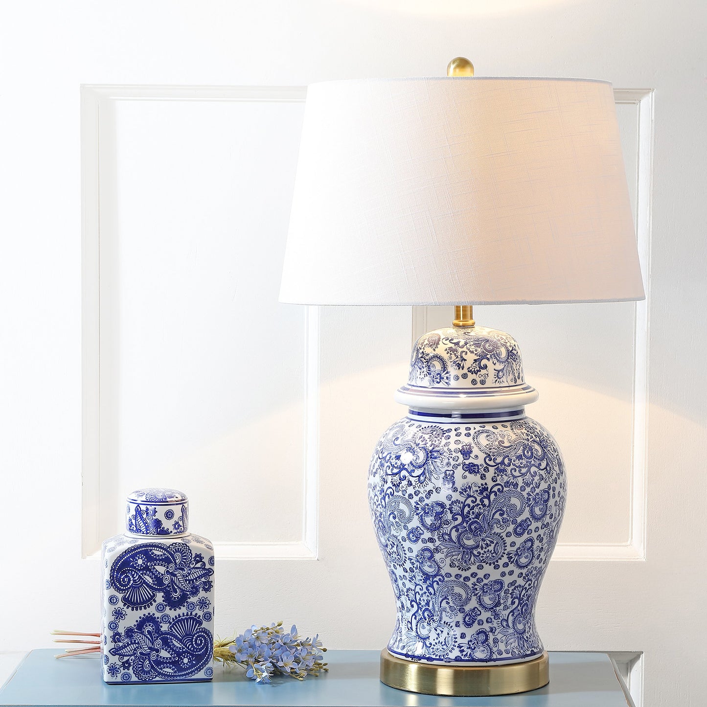 JONATHAN Y 29.5" Blue/White Ceramic Table Lamp for Living Room and Office, White Linen Drum Shade, Traditional Chinoiserie Ginger Jar Lamp, LED Bulb Included JYL3008A