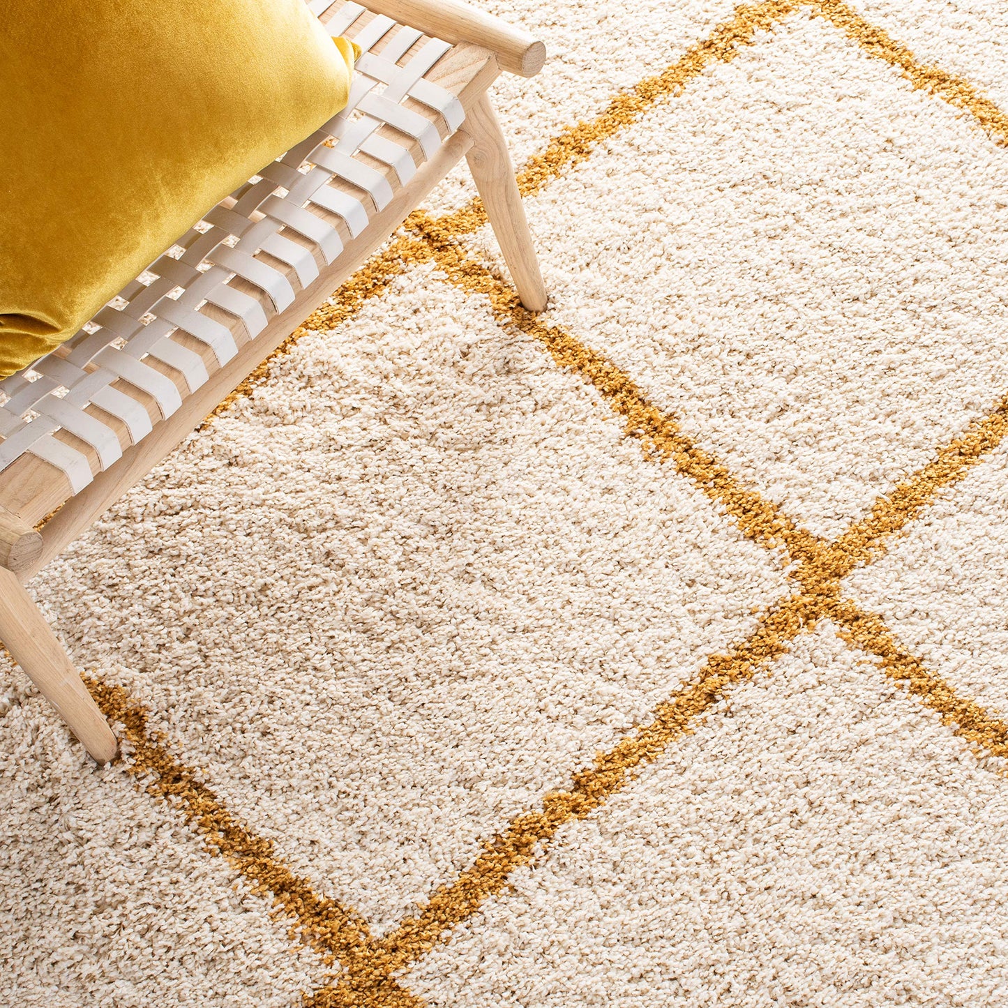SAFAVIEH Accent Rug 2'x3' - Hudson Shag Collection - Trellis Design, Ivory & Gold, Ultra Plush Thick Pile, Ideal for Bedroom, Nursery, Living Room (SGH281E)