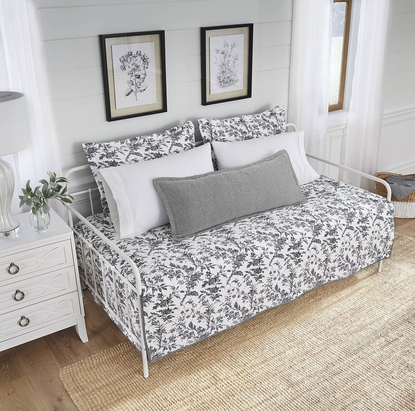 Laura Ashley Home - Daybed Set, Lightweight Bedding with Matching Shams & Pillow Cover, Home Decor for All Seasons (Amberley Black, Daybed)